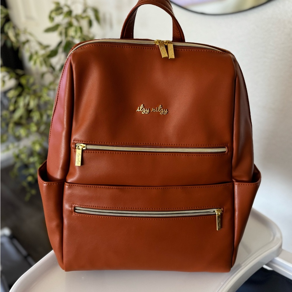 Itzy Ritzy Tan Eras Diaper Backpack - Cognac With Gold Accents